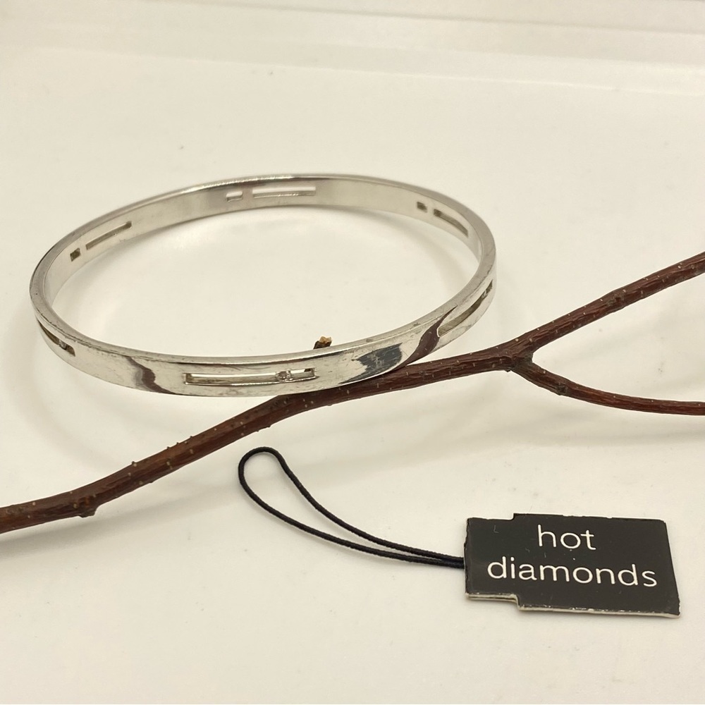Hot Diamonds Silver Sterling And Diamonds 6 Diamond Cut-Out Bangle Bracelet